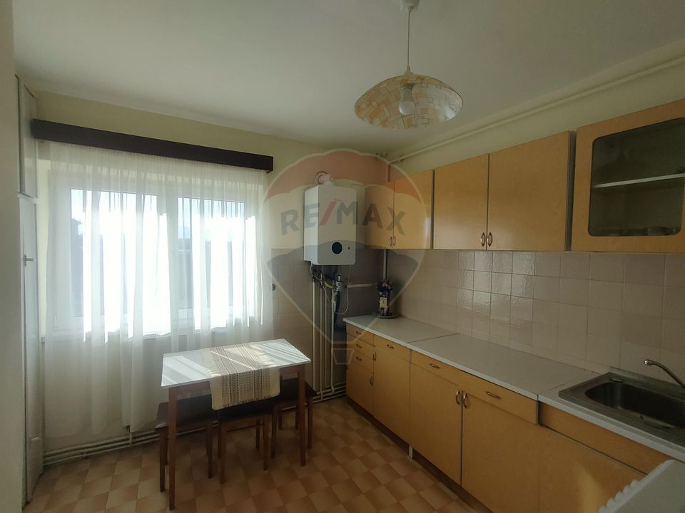 Apartament cu 3 camere de inchiriat