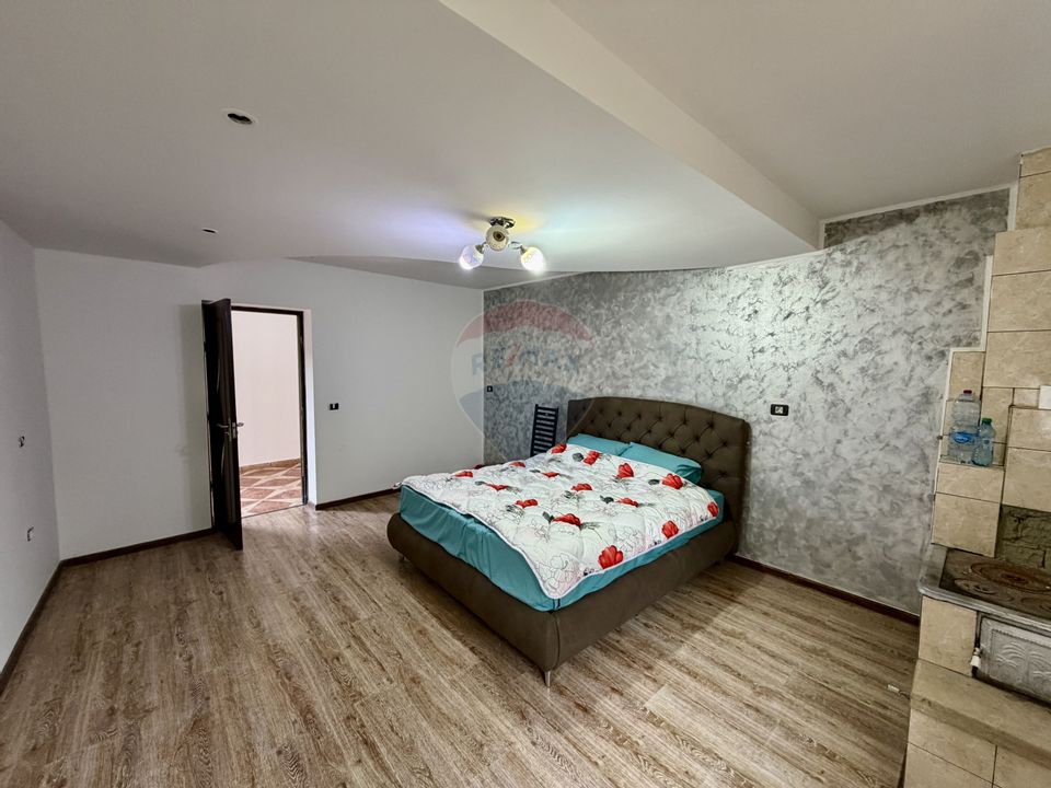 Casă / Vilă cu 8 camere