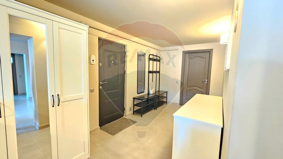 Inchiriez apartament modern cu 4 camere în zona Parcul Central