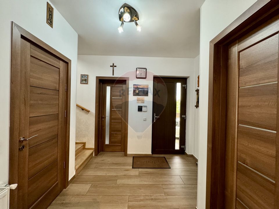 De vanzare duplex cu 5 camere, Zona Vivo