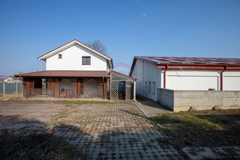 Hală 1.000 mp + curte 3.200 mp + CASĂ 160 mp BONUS | Acces TIR | Bacău