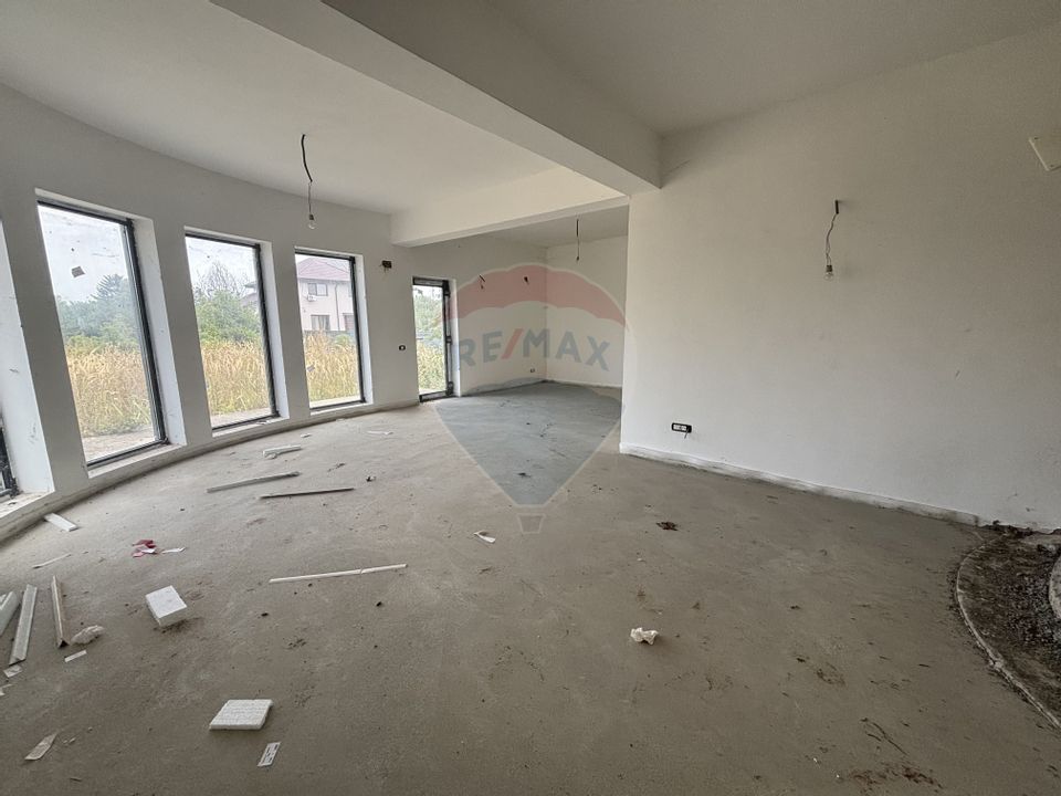 8 room House / Villa for sale