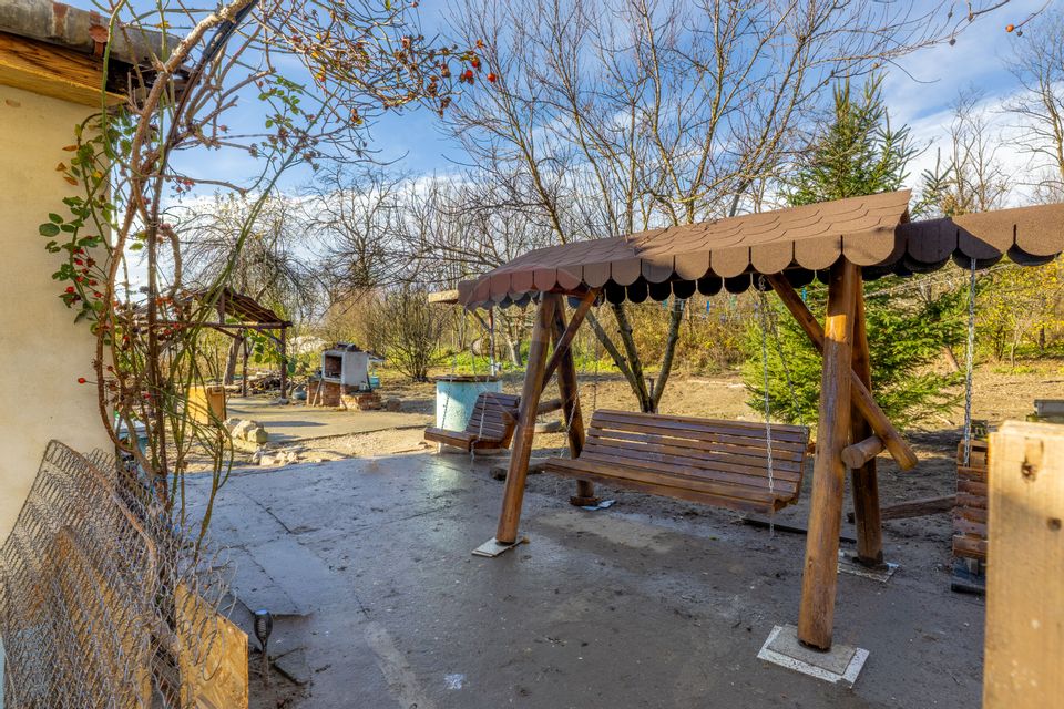 Casă cu 5 camere in Barzava