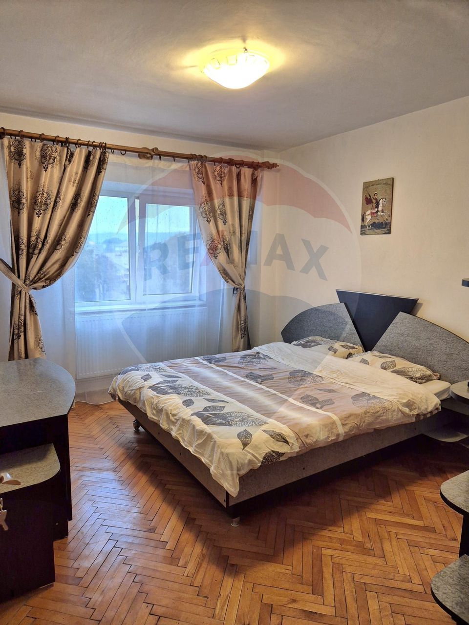 Apartament cu 4 camere de vânzare în zona Central