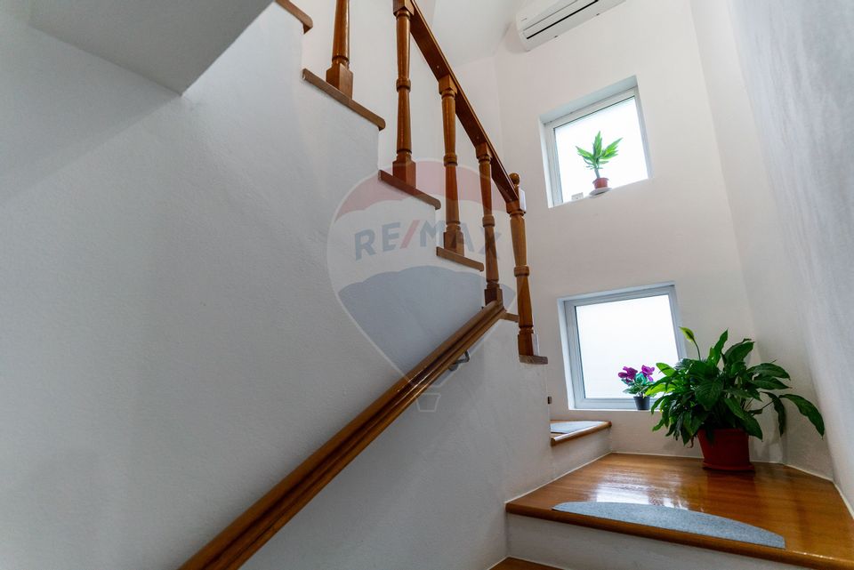 Casă / Vilă deosebita de vânzare, Hateg jud. Hunedoara