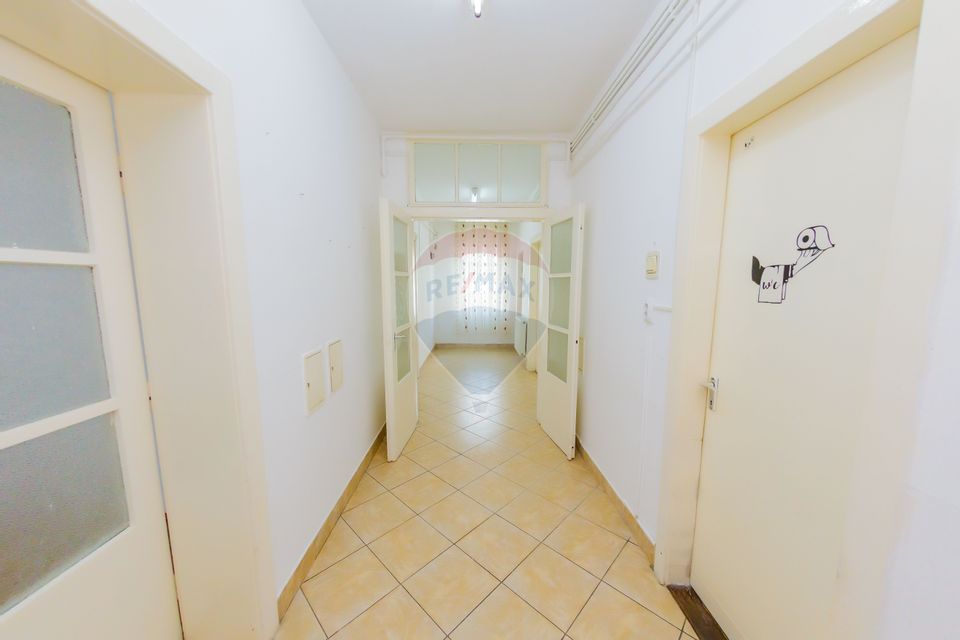 Parter de casă 133 mp de închiriat în centrul orașului, str 9 Mai