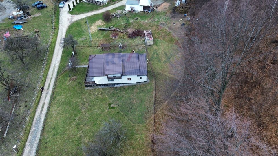 Casă / Vilă cu 7 camere   în zona Bran-Tohanita