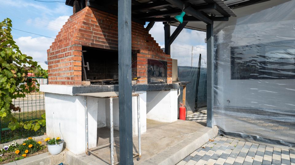 Vanzare restaurant cu  terasa si teren intravilan liber/ Salcuta-Titu