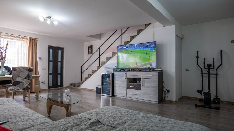4 room House / Villa for sale, Exterior Est area