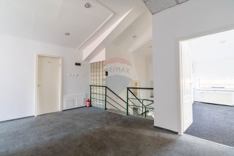 Casa cu 12 camere de inchiriat, Str. Traian