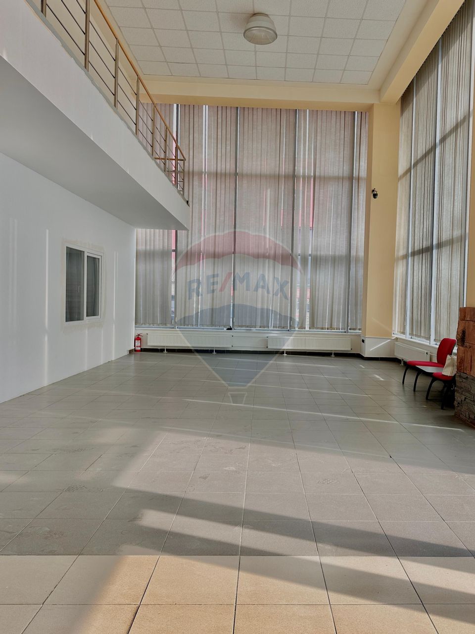 Hala de închiriat cu birouri în zona Micalaca