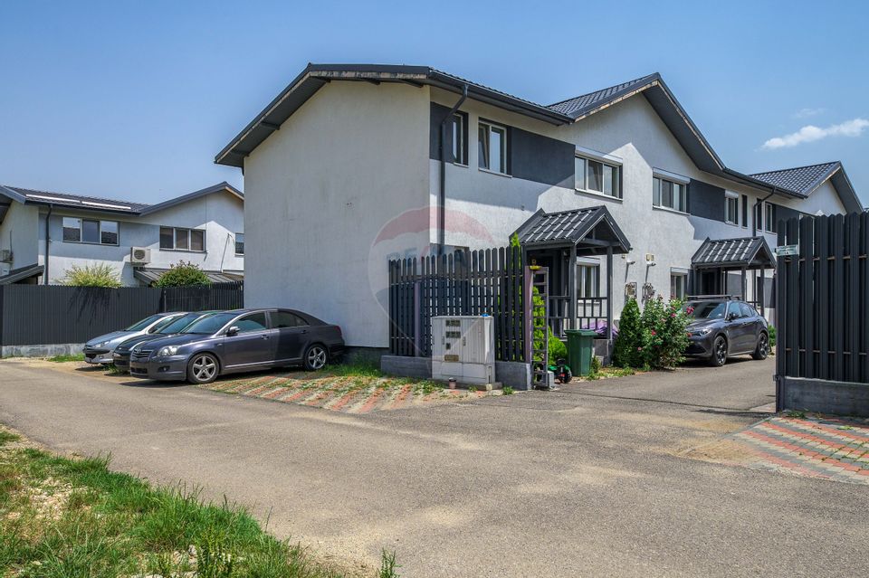 Townhouse 4 camere, modern, complex Hexagon își așteaptă proprietarul