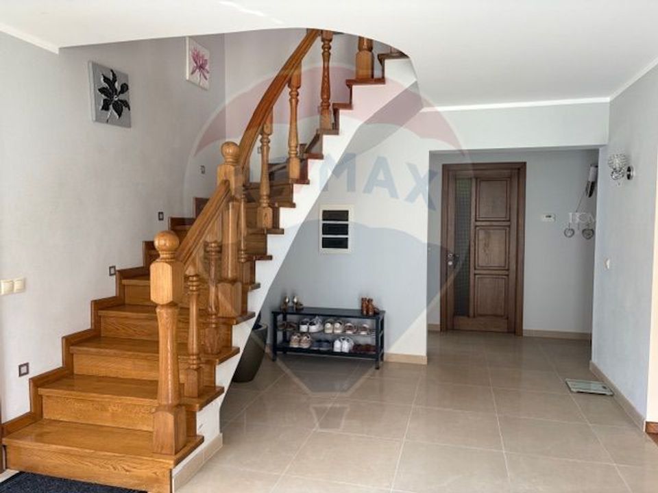 5 room House / Villa for sale