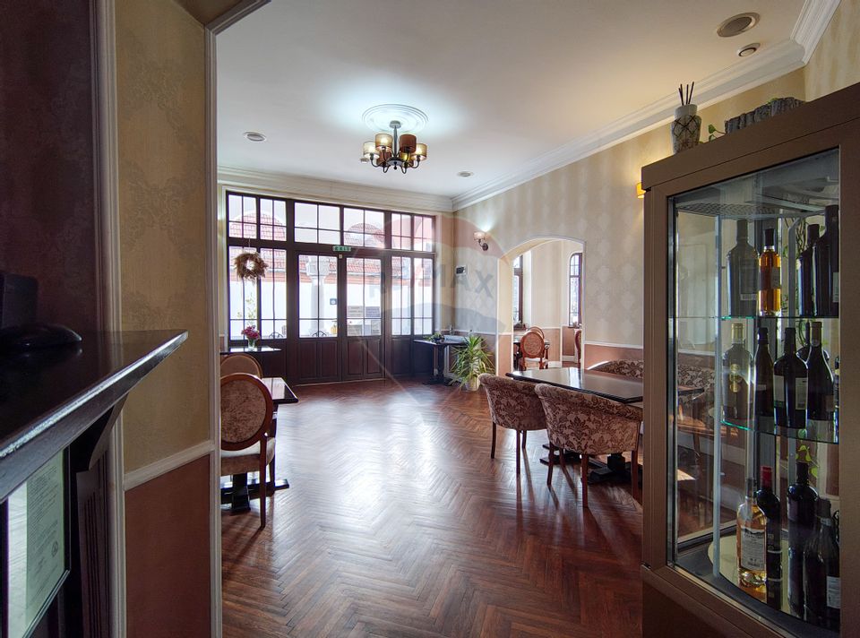 Două vile de patrimoniu, restaurate integral, cu farmec interbelic