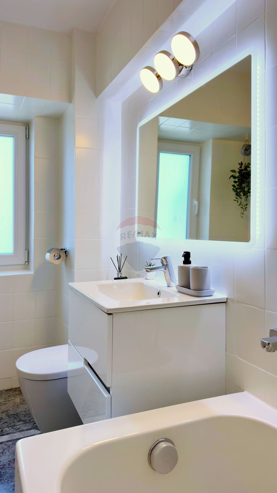 4 Camere Piata Alba Iulia 102 mp vedere Bd. Unirii si Casa Poporului