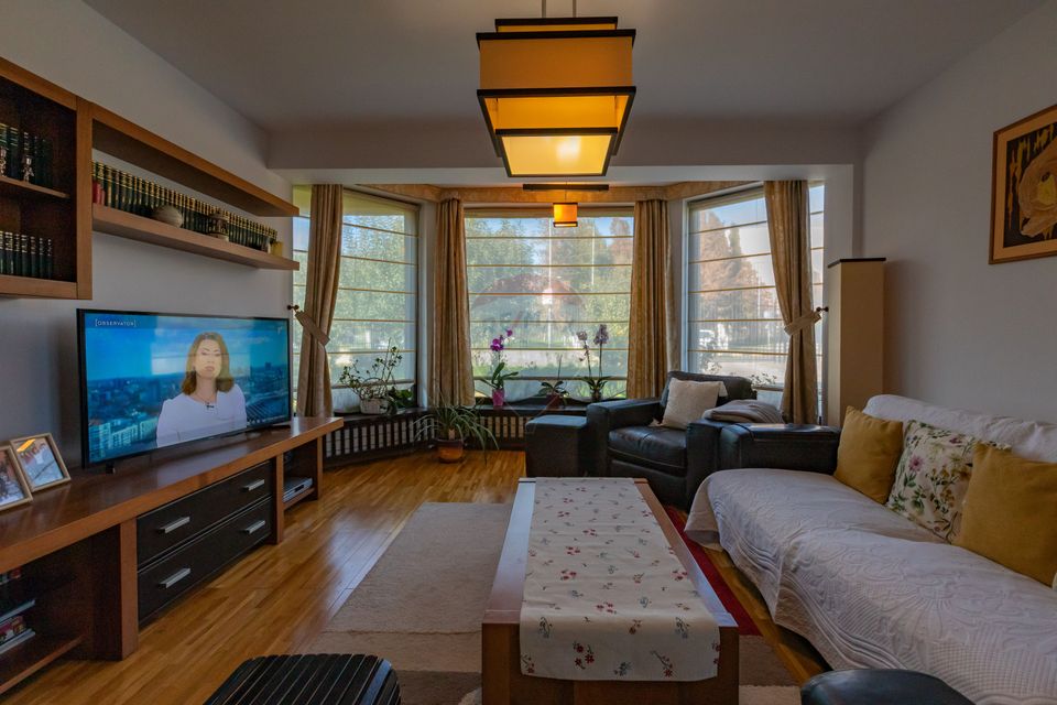 Vilă cu 7 camere de vânzare în zona Centrală Orașul  BUHUȘI