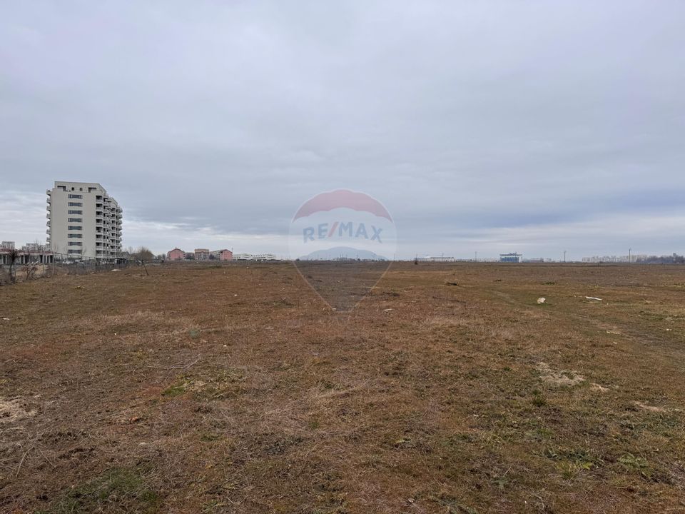Land for sale 9000 sqm within the built-up area Scoala Americana