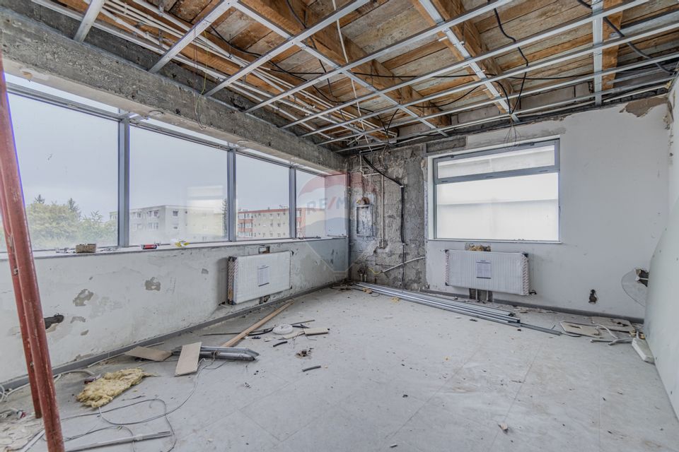 Cladire de 902 mp utili de vânzare, zona Grivitei - DN 13, COMISION 0