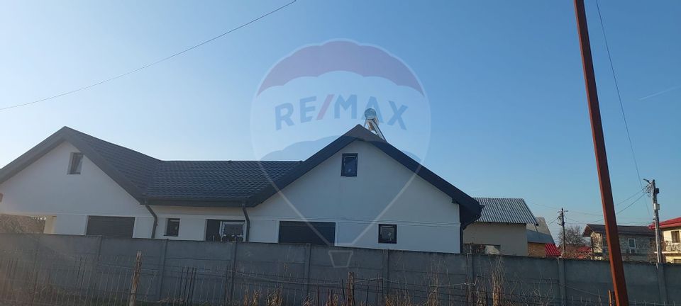 Casă / Vilă cu 3 camere de vânzare cu livada