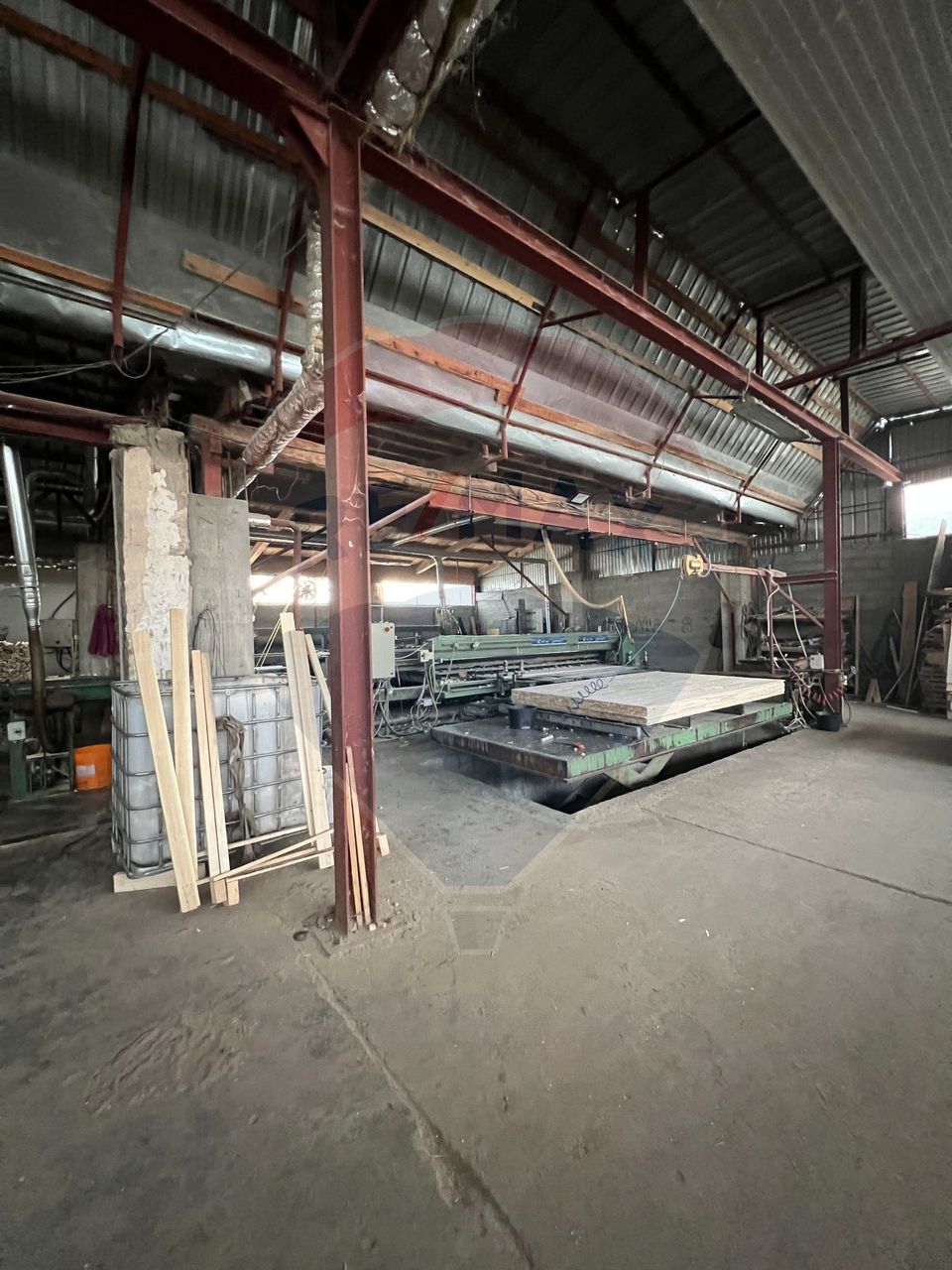 Spațiu industrial de 7,756mp de vânzare