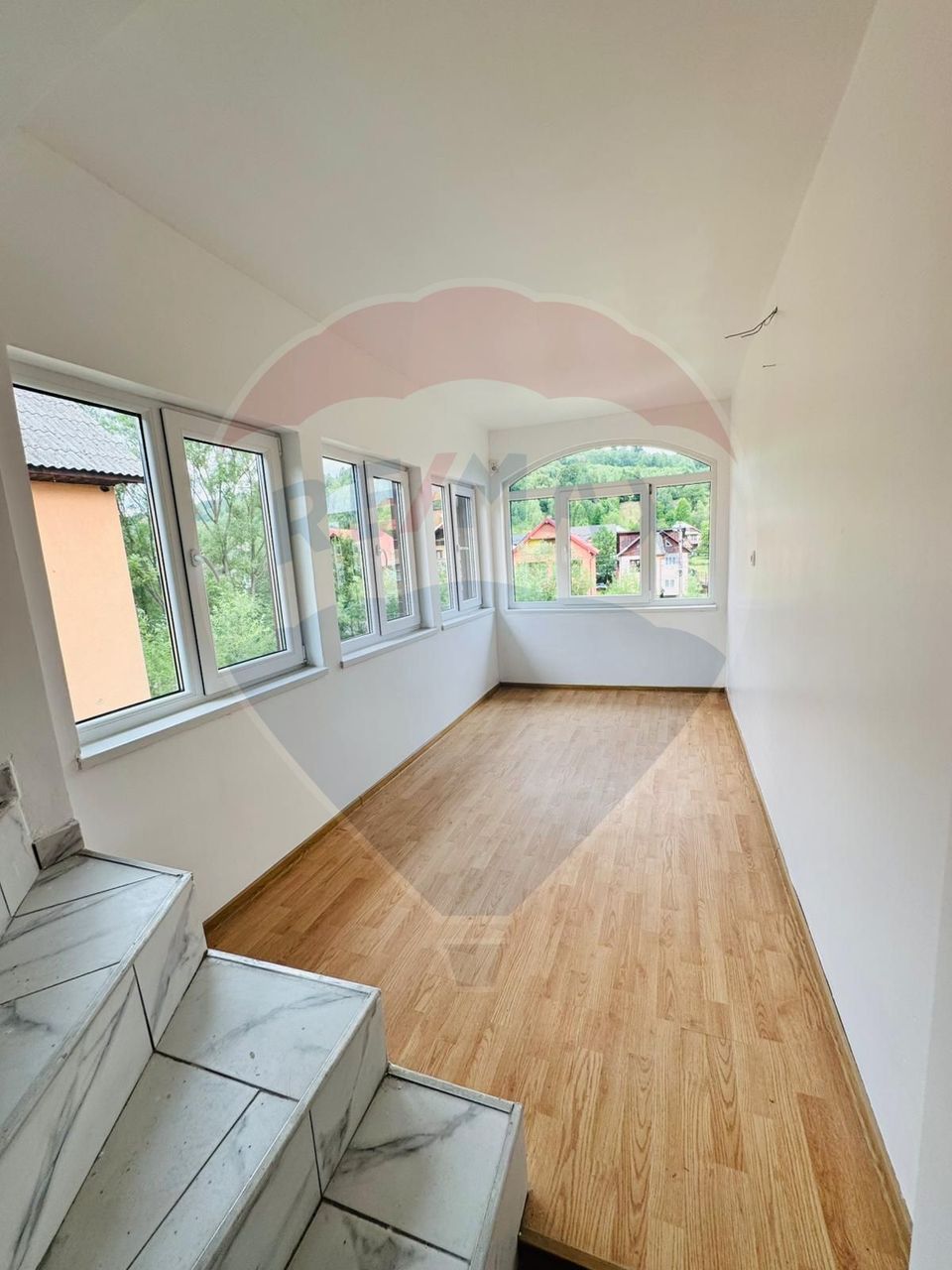 9 room Hotel / Pension for rent, Est area