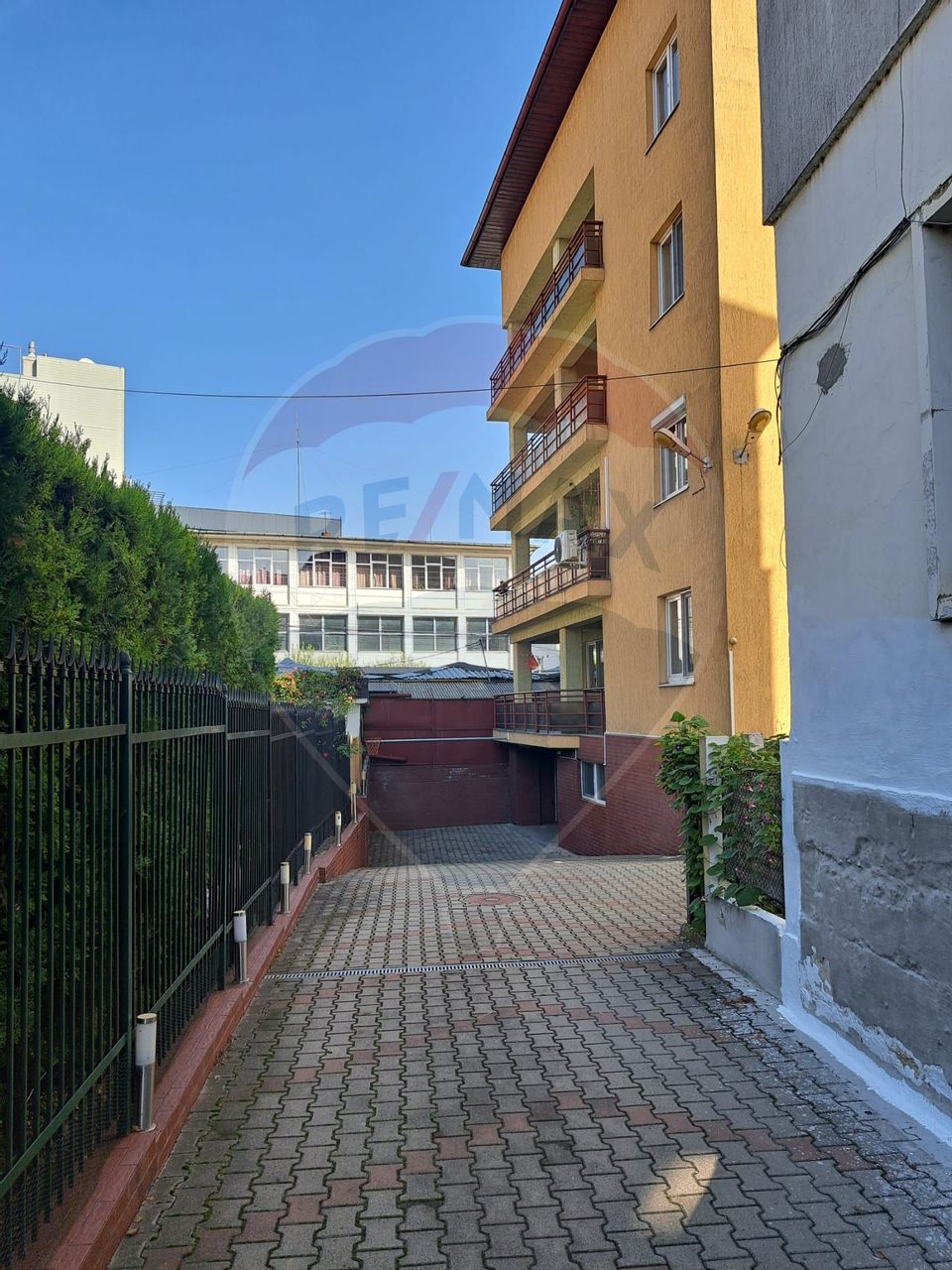 Apartament de închiriat ultracentral , 4 camere,  cu terasa spatioasa