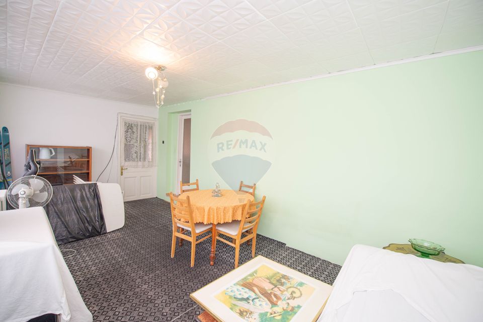 Apartament cu 4 camere 117 mp de vanzare, în curte 150 mp, Ploiesti