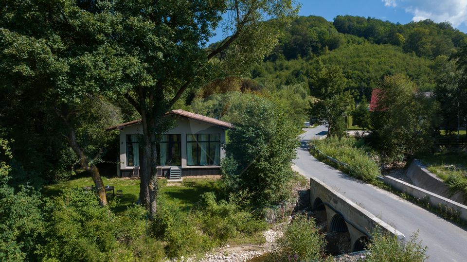 Casă de vacanță superbă -Cheile Râșnoavei- liniște, natură și confort!