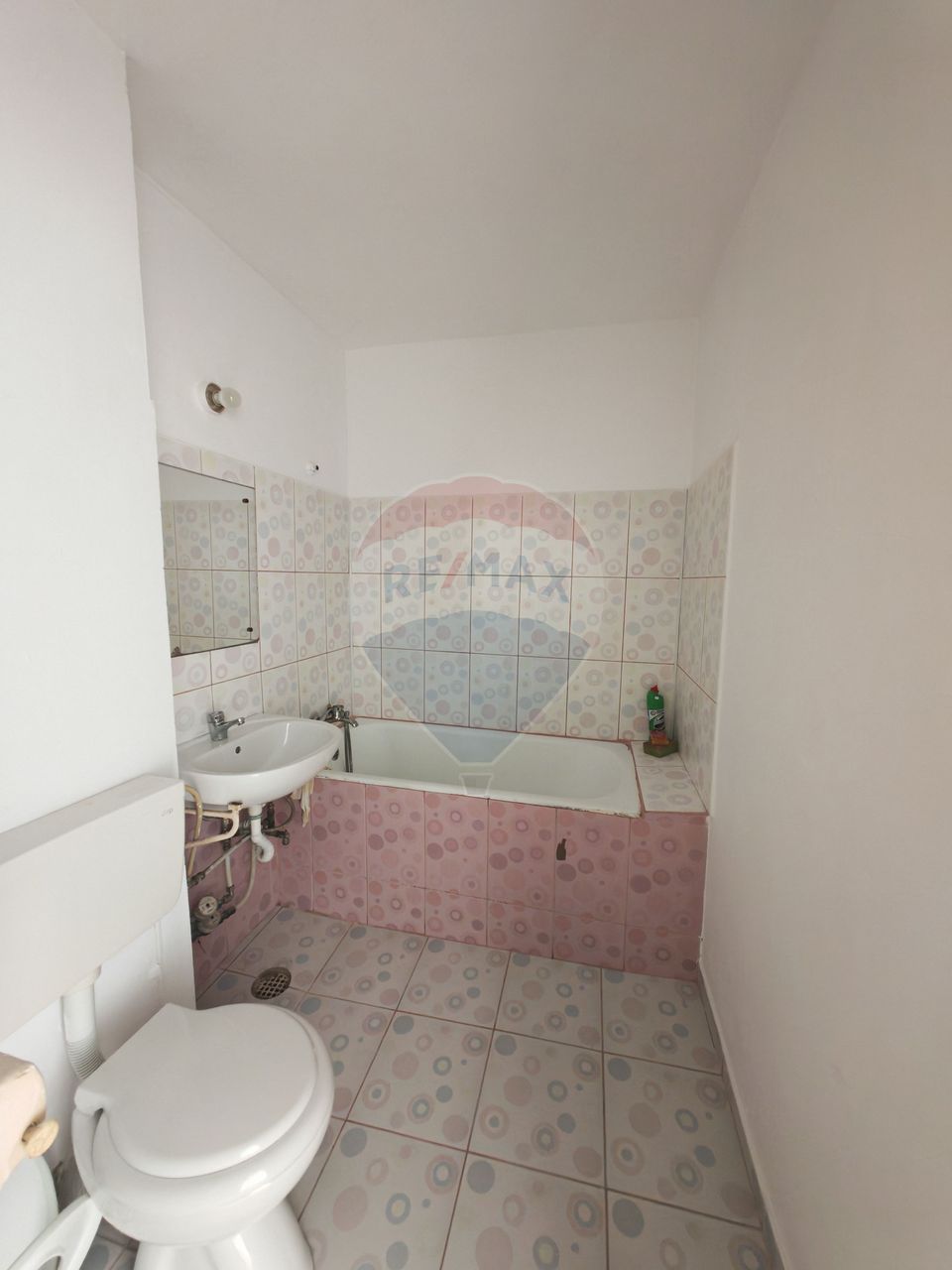 Garsoniera de vanzare metrou Favorit