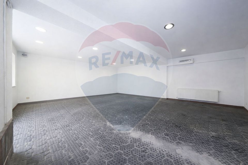 741sq.m Commercial Space for sale