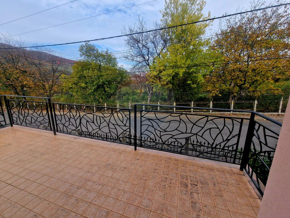 5 room House / Villa for sale, Darmanesti area