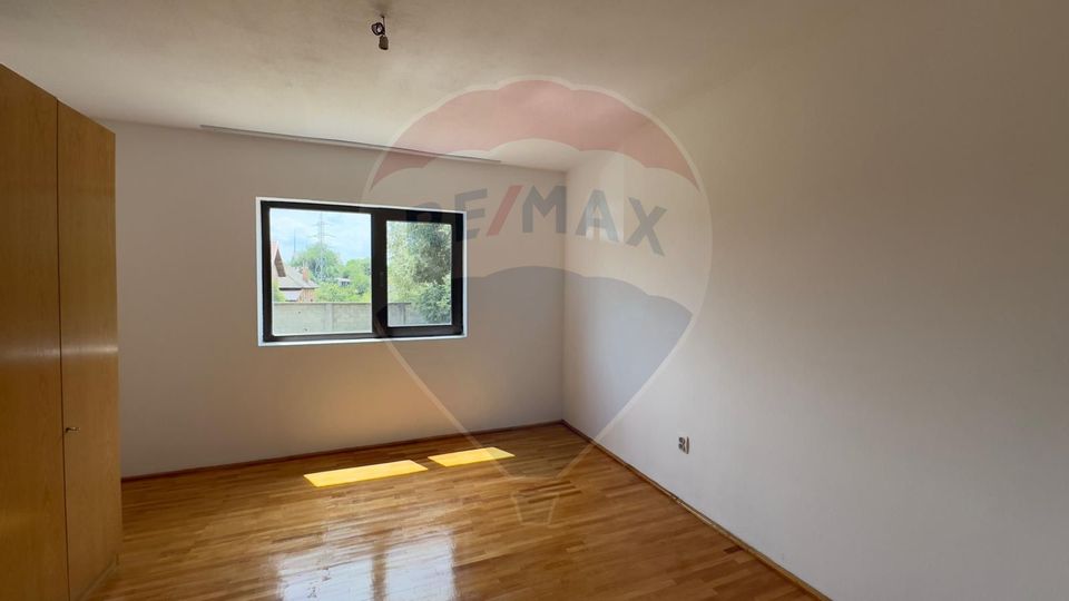 20 room House / Villa for sale