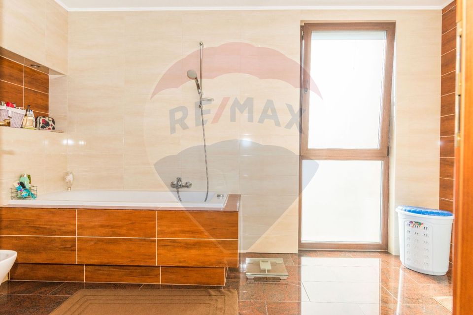 Vila in stil  mediterenean, lux,  statiunea balneoclimaterica Covasna