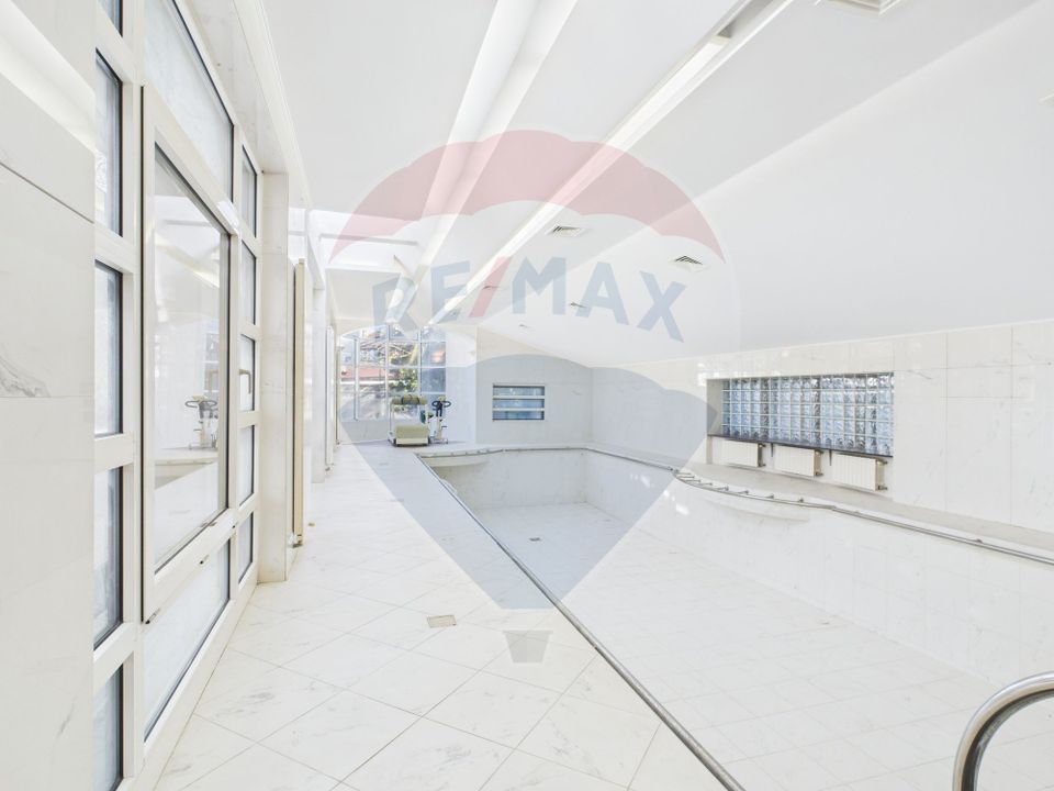 Spectacular villa in Balotesti, 5000 sqm courtyard and indoor pool