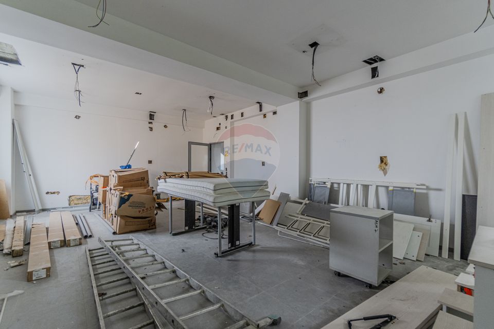 Cladire de 902 mp utili de vânzare, zona Grivitei - DN 13, COMISION 0