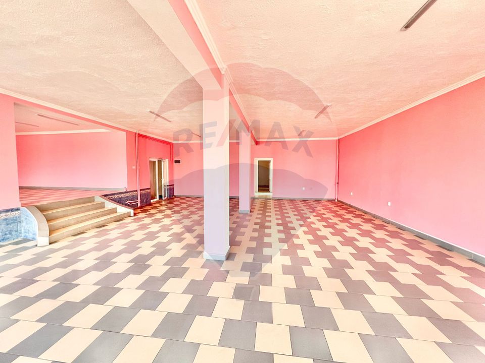 175sq.m Commercial Space for rent, Decebal area