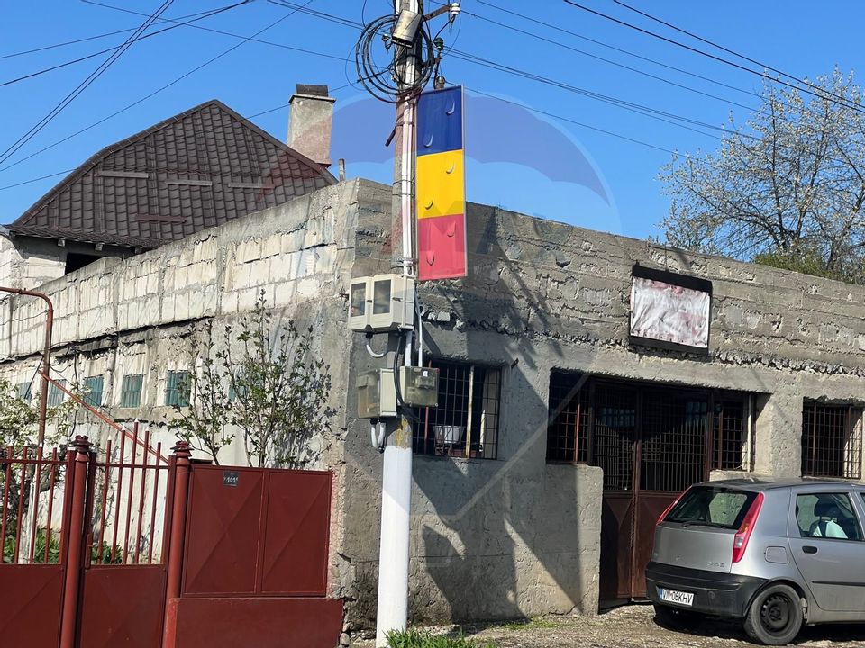Casă cu 6 camere de vânzare