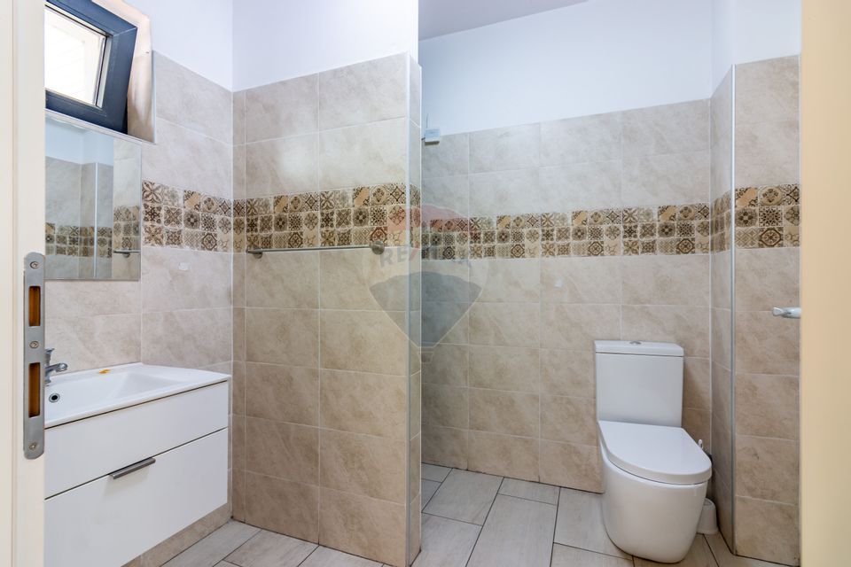 Casă / Vilă in Corbeanca,  toate utilitatile, strada principala