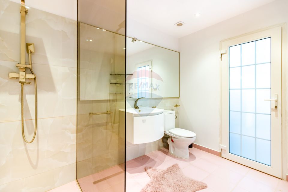 Snagov - Vila 5 camere cu terase mari si iesire directa la lac