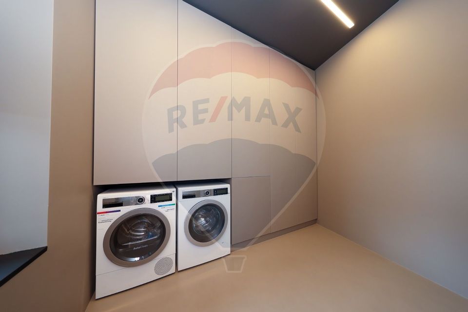 Casă modernă cu arhitectură minimalistă și confort inteligent Brasov