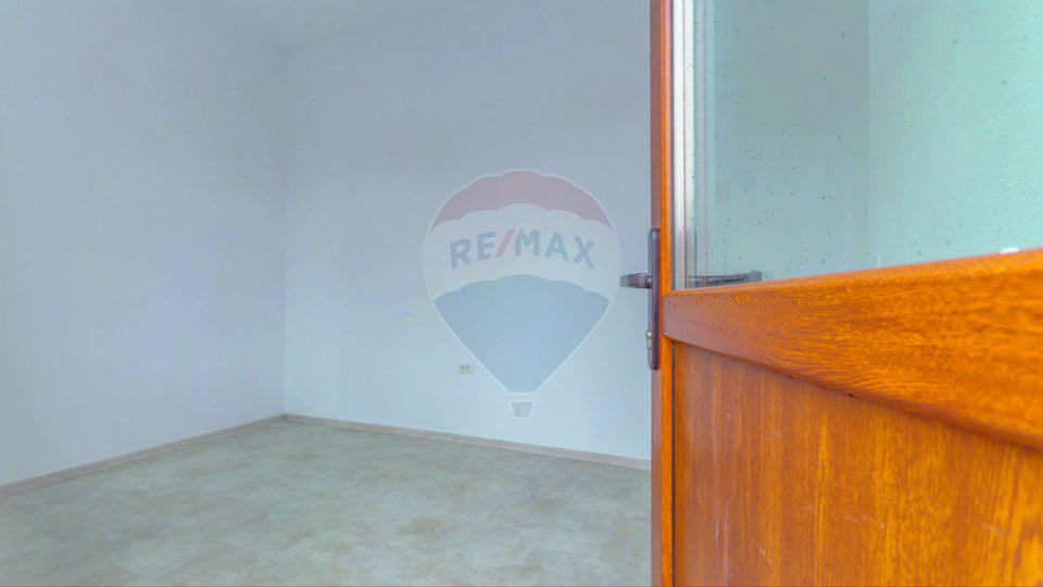 34sq.m Commercial Space for rent, Central area