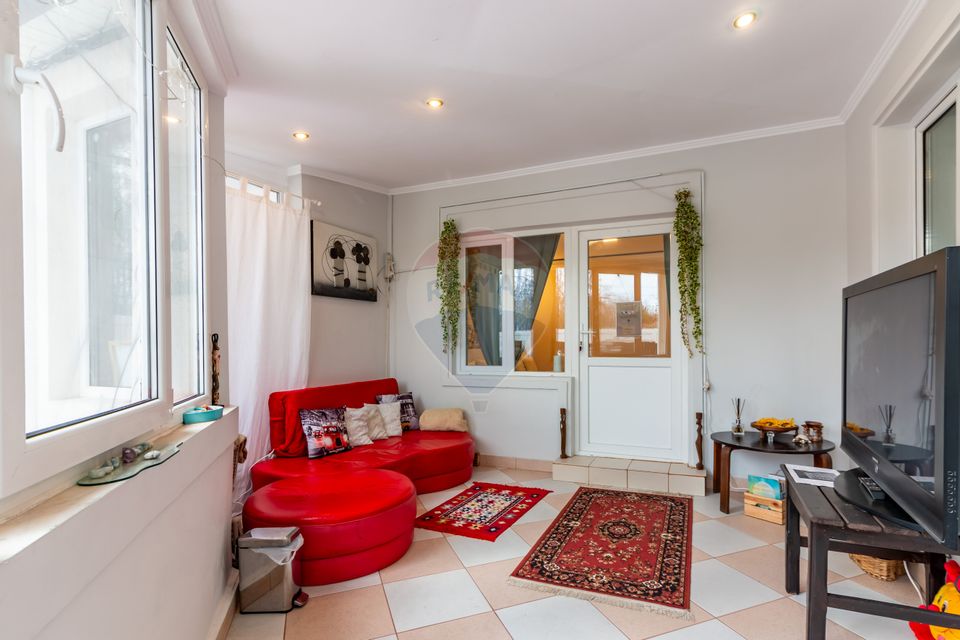 Casa de vanzare cu teren generos 504mp si piscina - Bucuresti