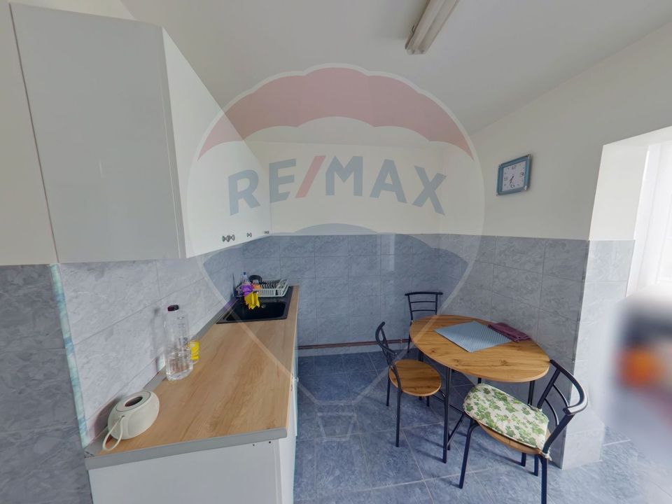 Apartament cu 3 camere de vânzare în zona Est