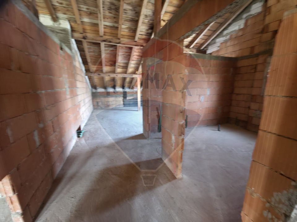 Teren intravilan + casă la roșu de vânzare – Vădurele, jud. Neamț