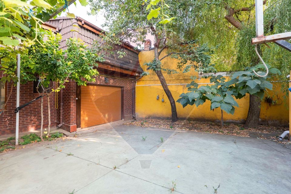 Casa 5 camere + spațiu comercial  zona centrala