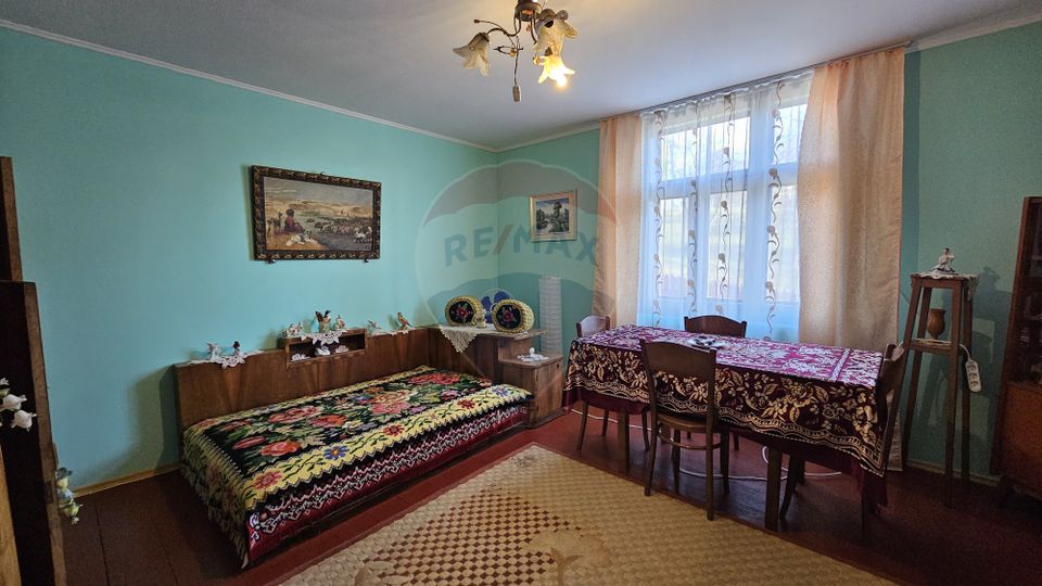 Casă / Vilă cu 3 camere de vânzare-Cacica-Suceava