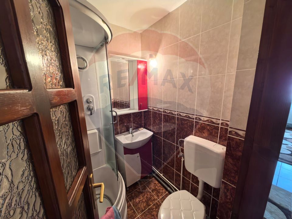 Prima închiriere - Apartament 3 camere  + garaj în zona Central