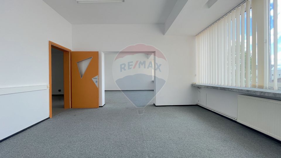 300sq.m Office Space for rent, Est area