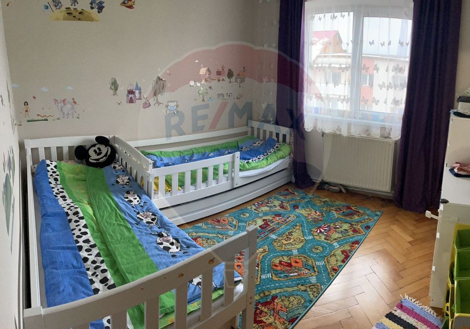 Apartament cu 3 camere decomandate, dublă orientare + Garaj