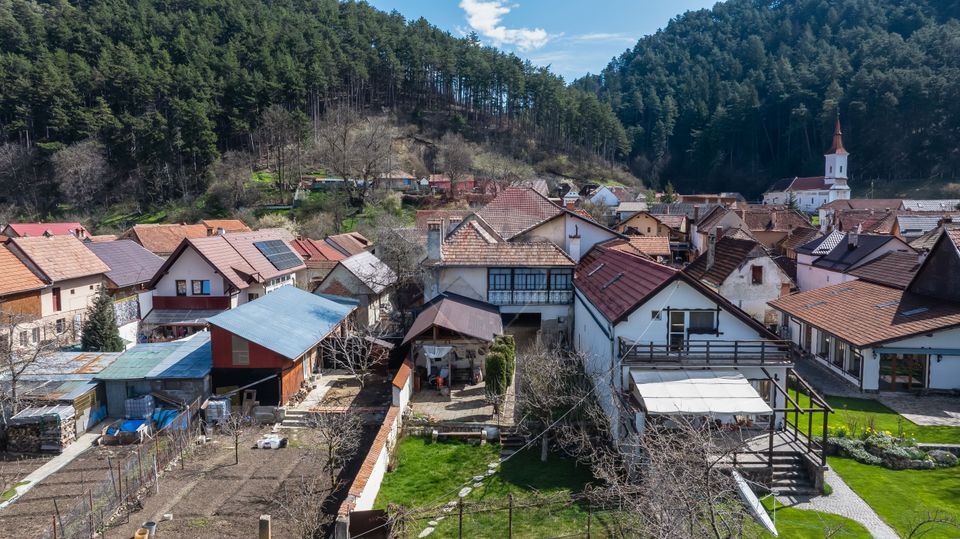 Casă cu 7 Camere + Spațiu Comercial, Oportunitate Rară, Comision 0%